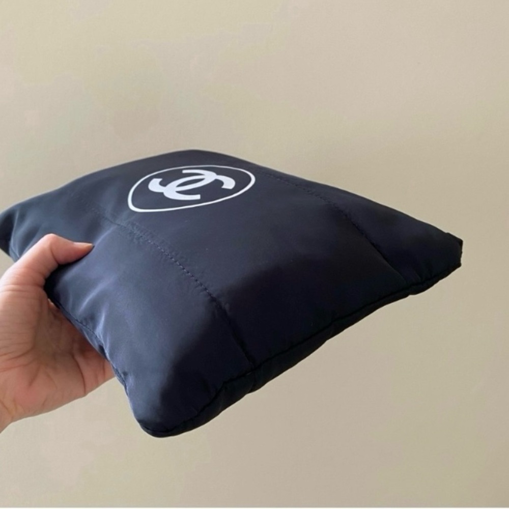 Brand New Chanel Black Puffy Padded Makeup Pouch/Clutch/iPAD Case (large size) - Picture 4 of 11